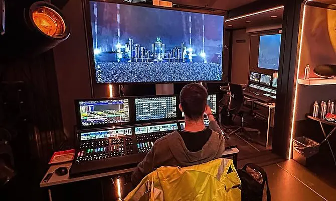 stage lift stage lift