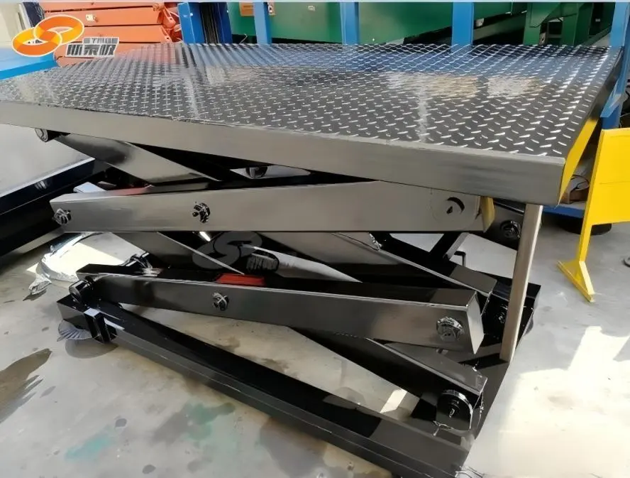 Hydraulic scissor-type motorized lifting stage in a theater setup Hydraulic scissor-type motorized lifting stage in a theater setup