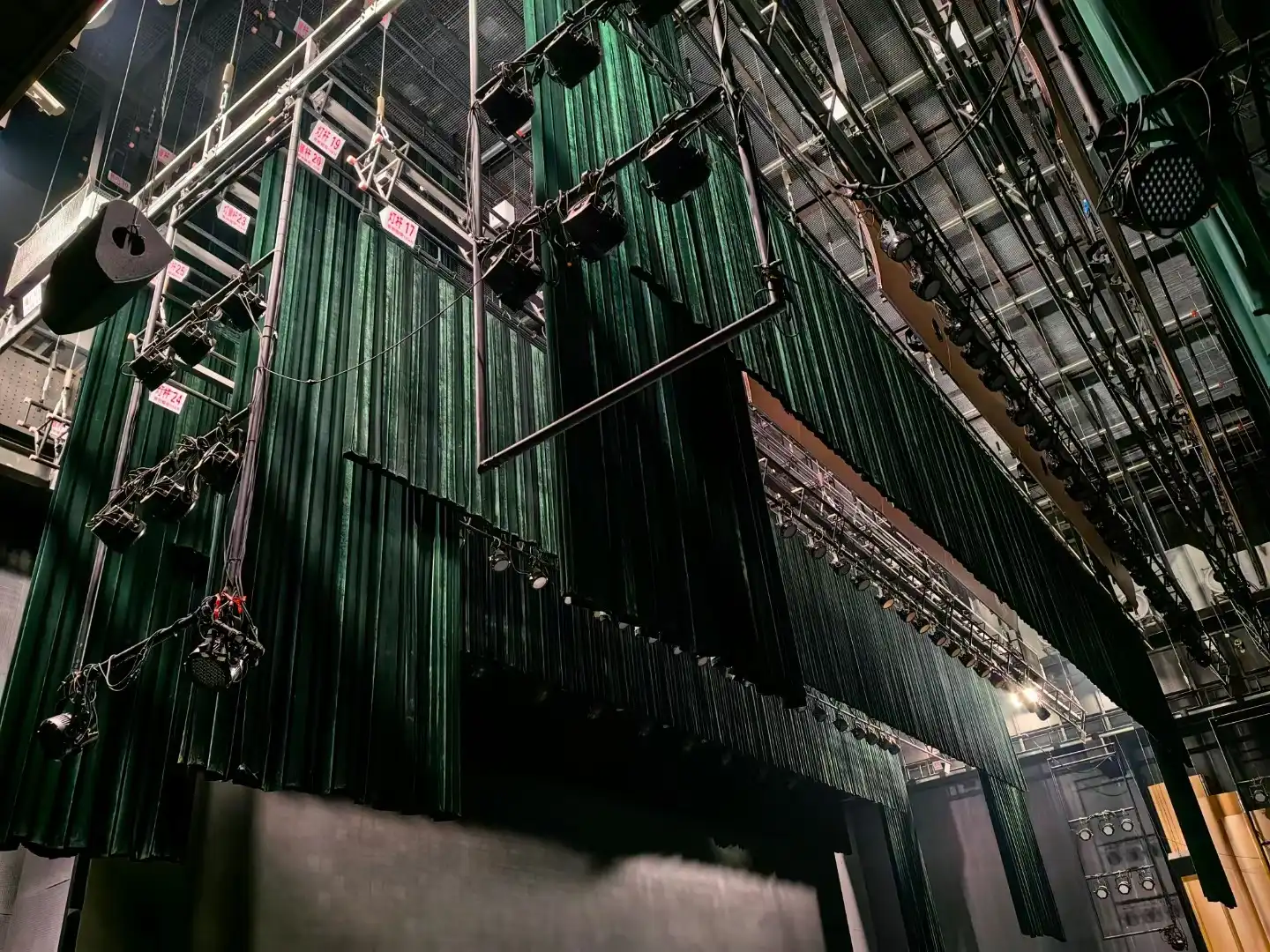 Stage lift