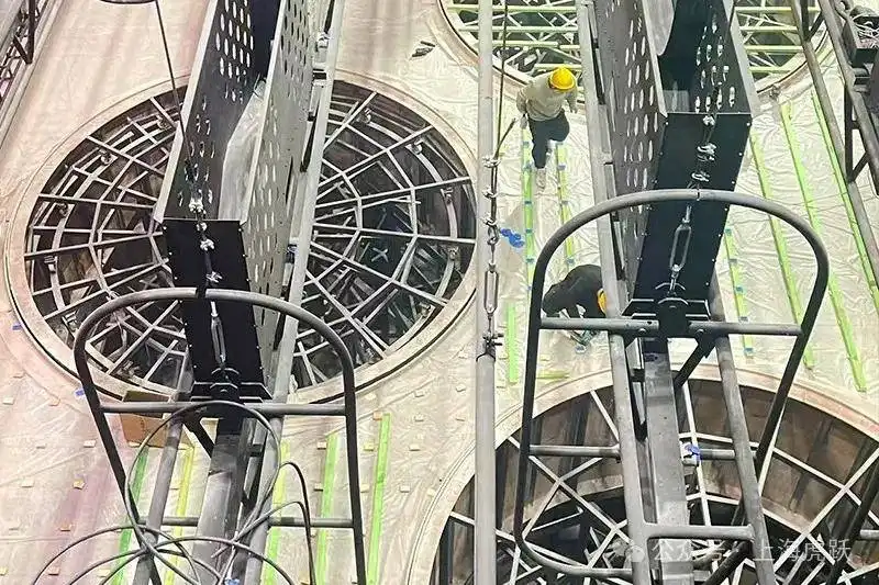 Stage lift